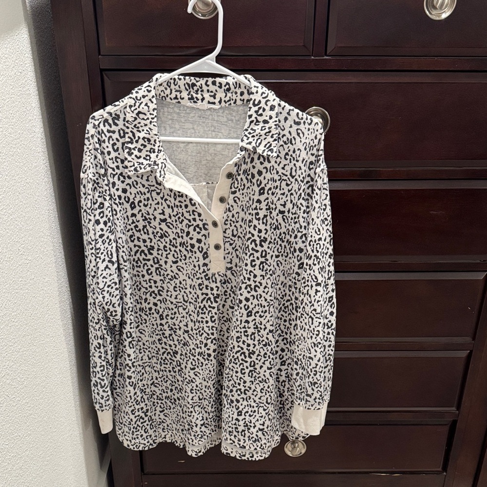 Jane and Delancey Black and Cream Leopard Button-Up Henley